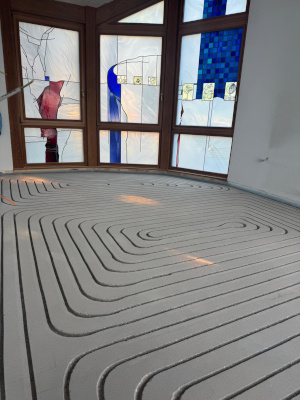 Fußbodenheizung Fräsen Adam Ciba - gefräste Heizkanäle